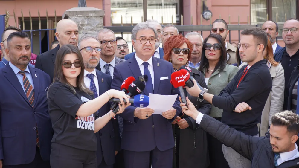 Adalet Bakanlığı önünde basın açıklaması: Ümit Özdağ