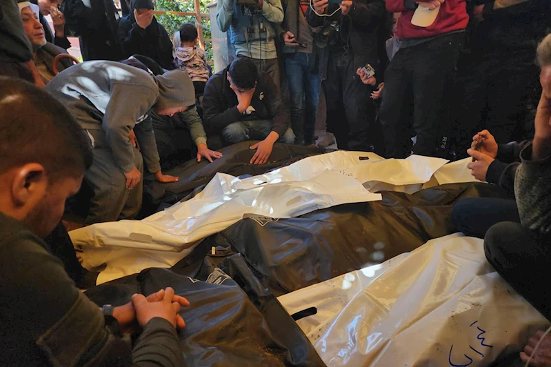 Katil rejim Gazze’de bir aileyi daha yok etti: 11 şehit