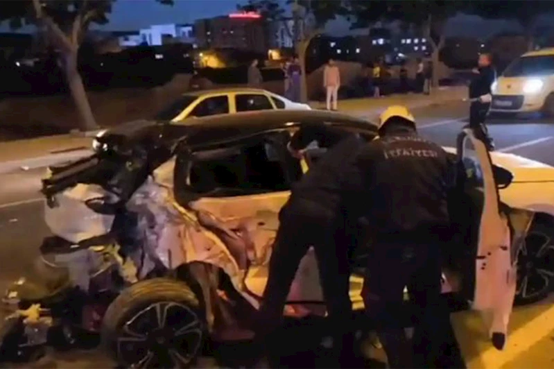 Otomobil ile kamyonet çarpıştı: 4 yaralı