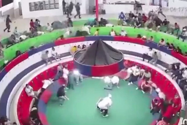 Horoz dövüşü alanına silahlı saldırı: 12 ölü 