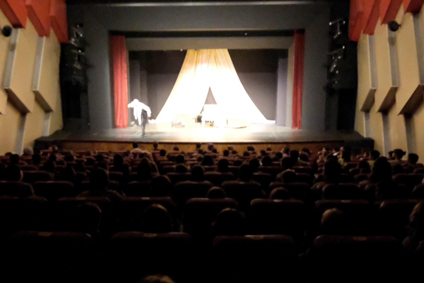 “Dünyanın Eski Zamanlarında” çocuk oyunu minik seyircilerle buluşuyor!