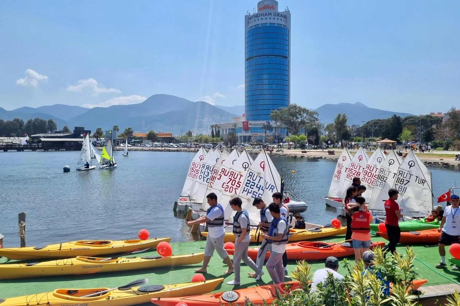 İzmirli çocuklar Su Sporları Şenliği’nde buluştu