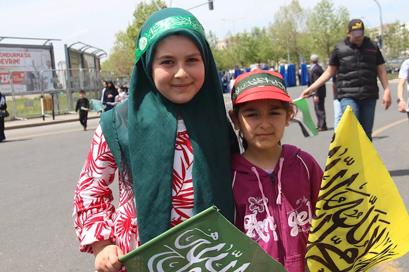 Küçük kalplerden büyük sevgi: Peygamberimizi çok seviyoruz