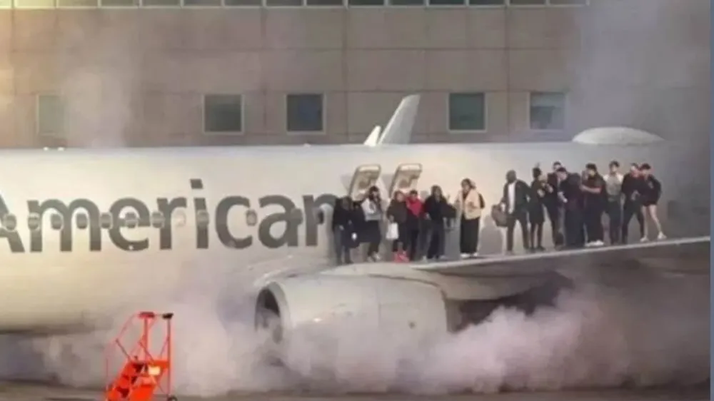 Uçağın motoru alev aldı! 282 yolcu tahliye edildi