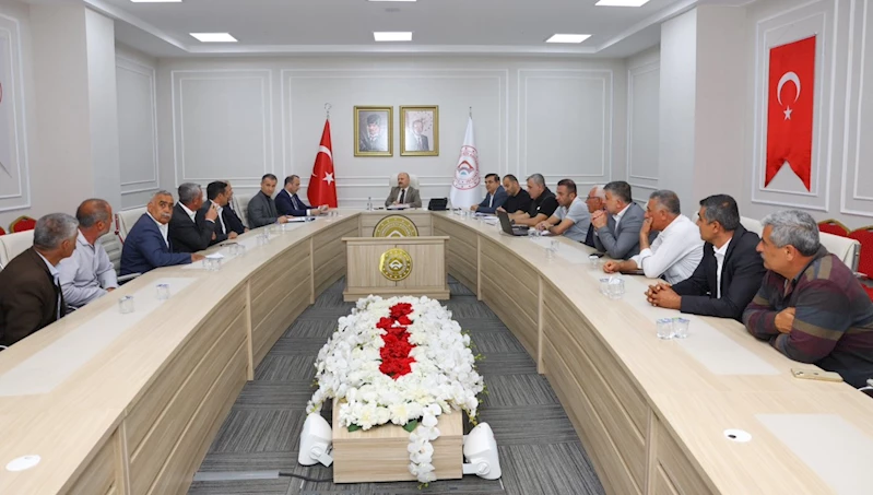 Vali Varol, köy muhtarlarıyla bir araya geldi 