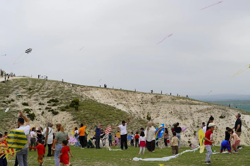 Uçurtma Şenliği ve oyunlarla dolu bir gün: Yüzlerce çocuk Ali Dağı Mesire Alanı’nda buluştu  - Videolu Haber