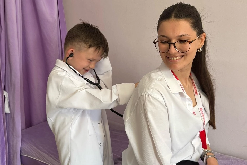 Minik doktor Mert, 23 Nisan’da hayalini gerçeğe dönüştürdü