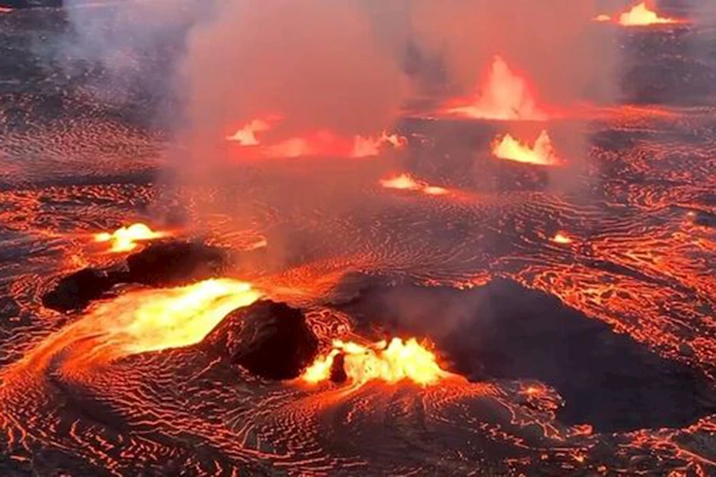 Kilauea Yanardağı yeniden lav püskürttü