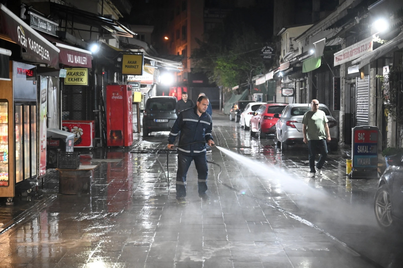 Tarihi Bornova Çarşısı’nda temizlik mesaisi
