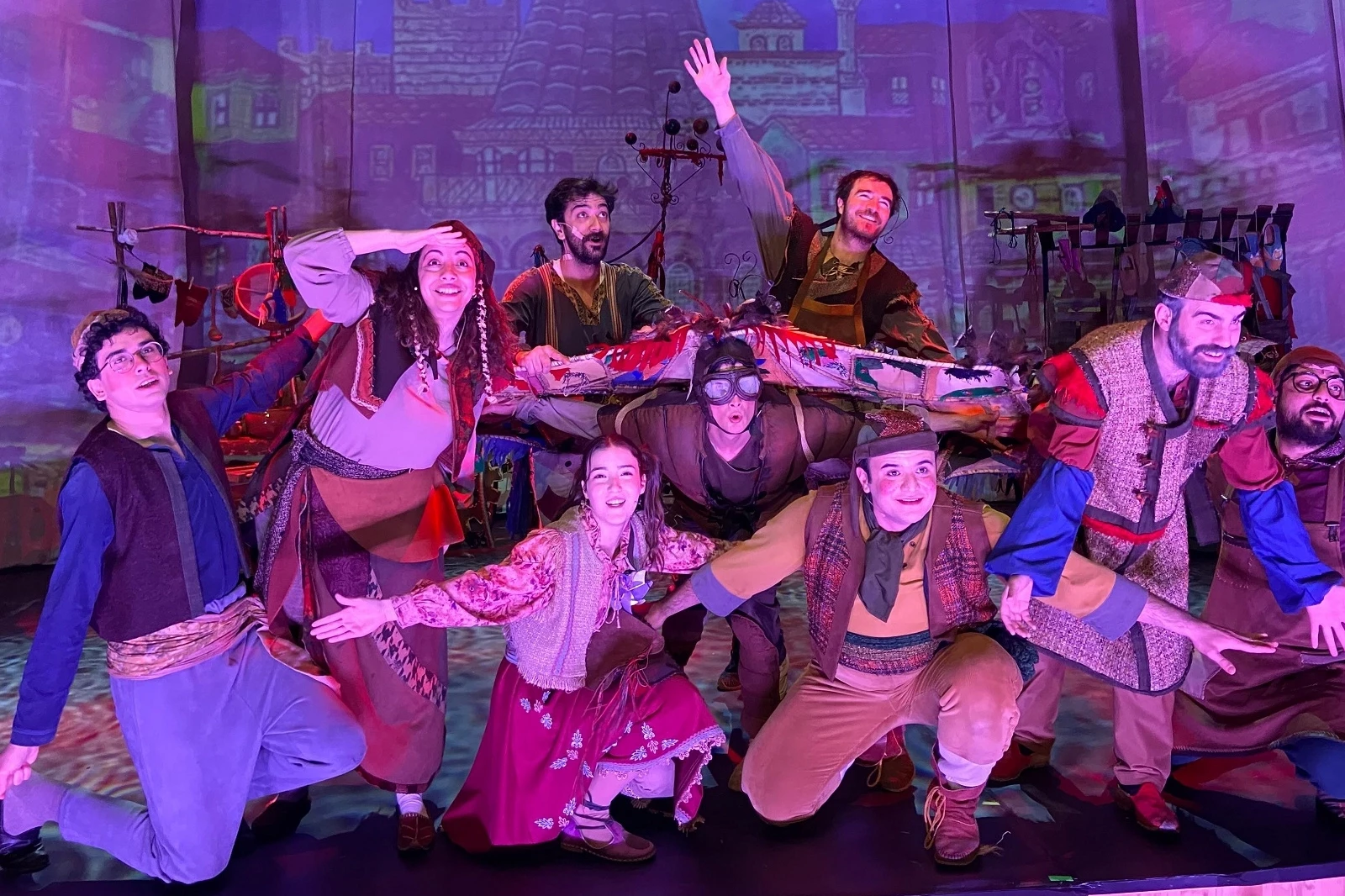 Gaziantep Şehir Tiyatrosu’na “Yılın Tiyatro Ekibi” ödülü