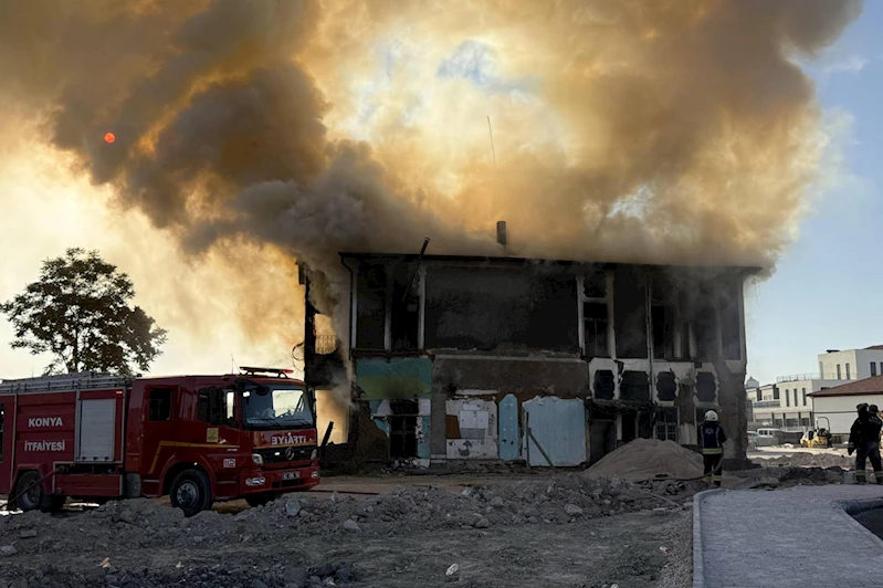 Konya’da çıkan yangında tarihi bina kullanılamaz hale geldi