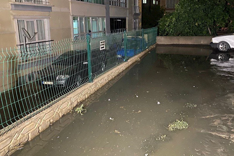 Ankara’da sağanak yaşamı felç etti