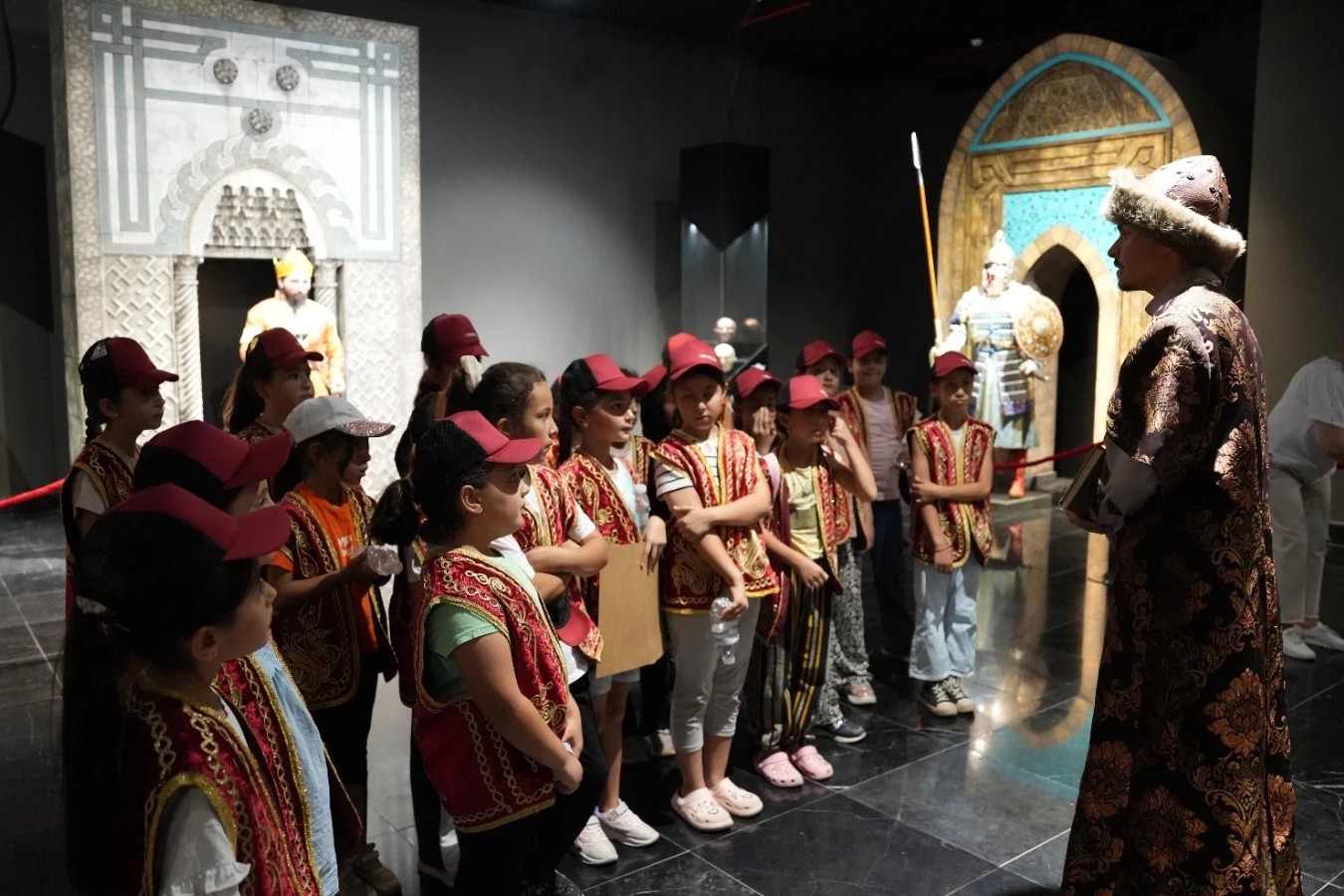 Konya’da 3 bin öğrenci 6 tarihi mekanda 6 tarihi karakteri tanıyor