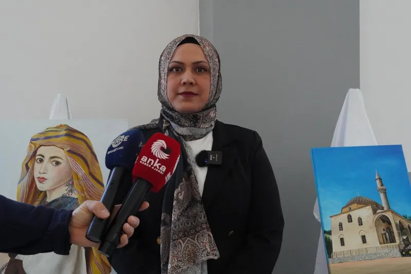Besni Eğitim Bayramı’nda Geleneksel Dokusuyla Sanat Buluşması: Ressam Hayriye Abuş’un Sergisi İlgi Gördü  - Videolu Haber