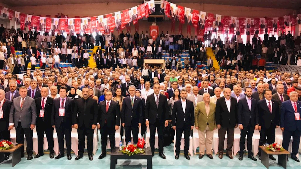 MHP Erzurum İl Kongresi’nde eski yuvasına dönen İyi partililerin rozetleri takdim edildi